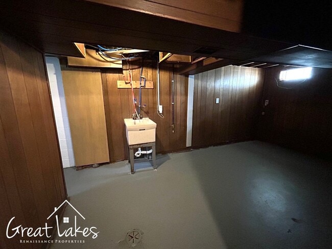 Building Photo - Beautiful 4 Bedroom 1 Bathroom now available for rent!