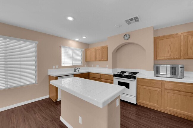 Building Photo - 7330 Phlox Rd