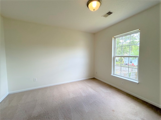 Building Photo - 109 Kensel Ct