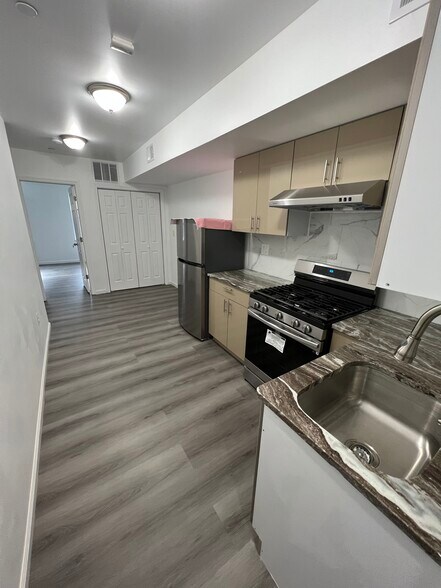 Building Photo - 1025 Buttonwood St