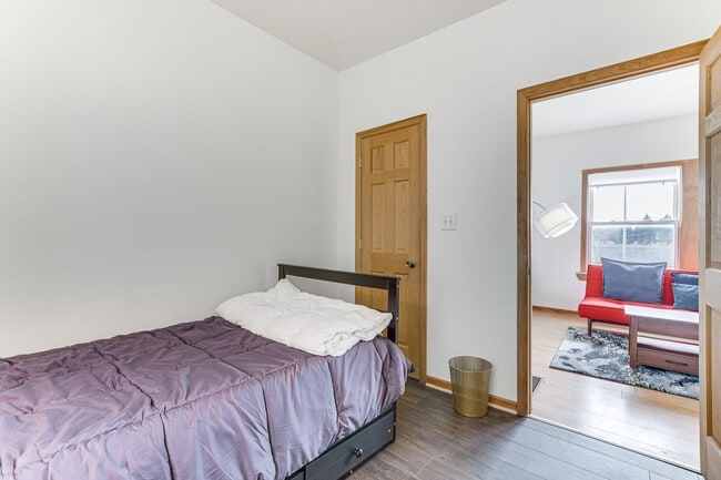 Building Photo - 927 S Taylor Ave