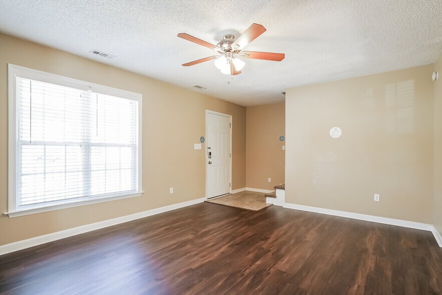 Building Photo - 2517 Dandridge Dr