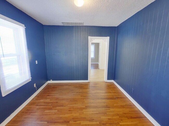 Building Photo - 806 N Terrace