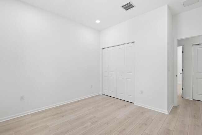 Building Photo - 4416 Longwood Lk Sq