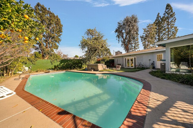 Building Photo - Stunning Mid-Century Ranch in Valley Glen