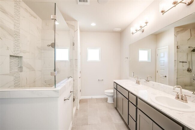 Building Photo - 1301 Low Branch Ln