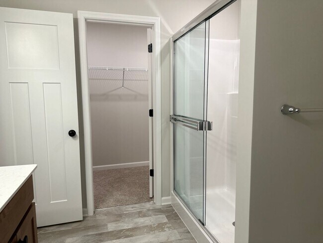 Building Photo - Rare Rogers 3 bed brand new town house for lease!!!