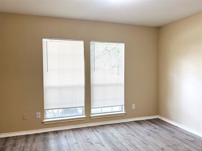 Building Photo - 12735 Wisteria Park Dr