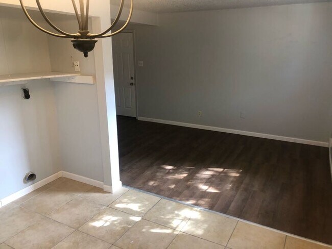 Building Photo - 314 Mount Everest Dr