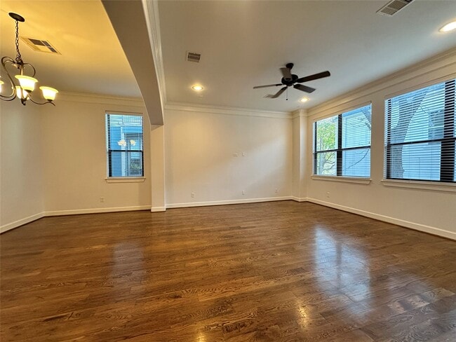 Building Photo - 615 W 27th St