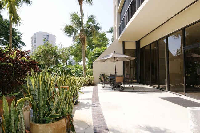 Building Photo - 2480 Presidential Way