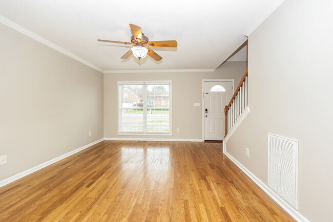 Building Photo - 3013 Candlelite Dr