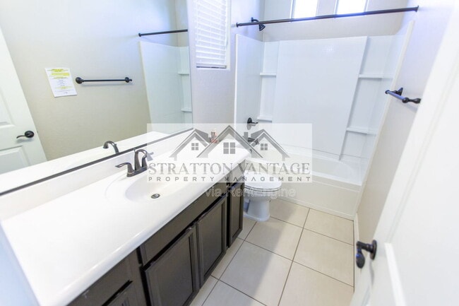 Building Photo - 2883 E Ebony Dr