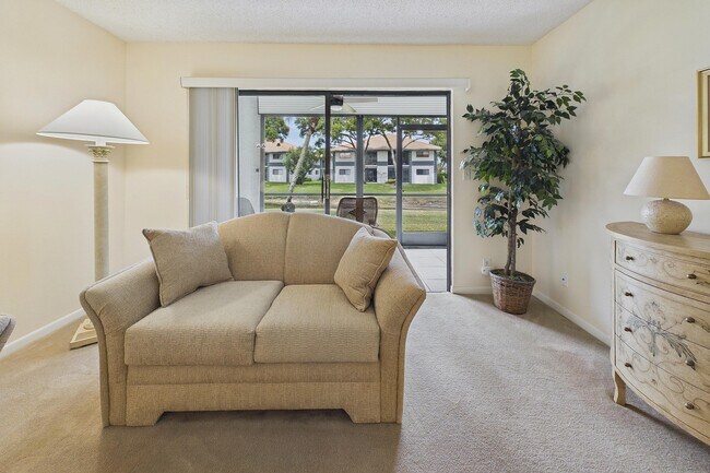Building Photo - 15451 Pembridge Dr