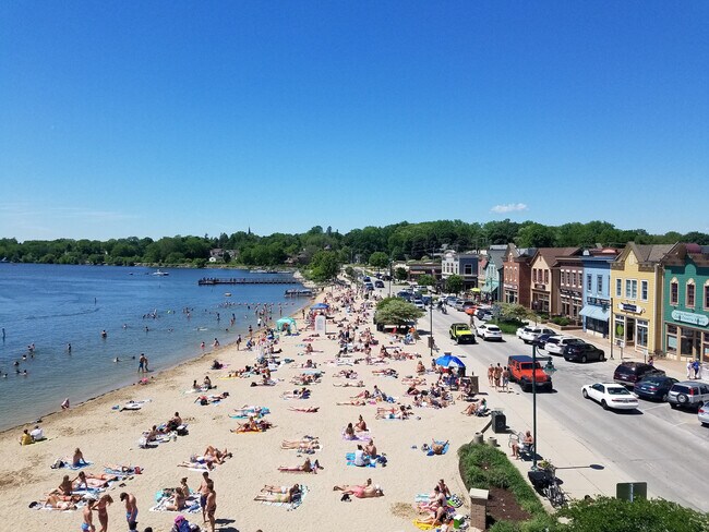 Building Photo - 348 Willow Grove Dr