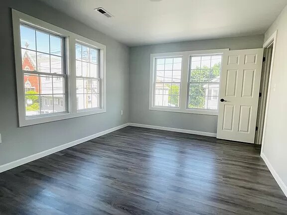 Building Photo - 487 Lincoln St