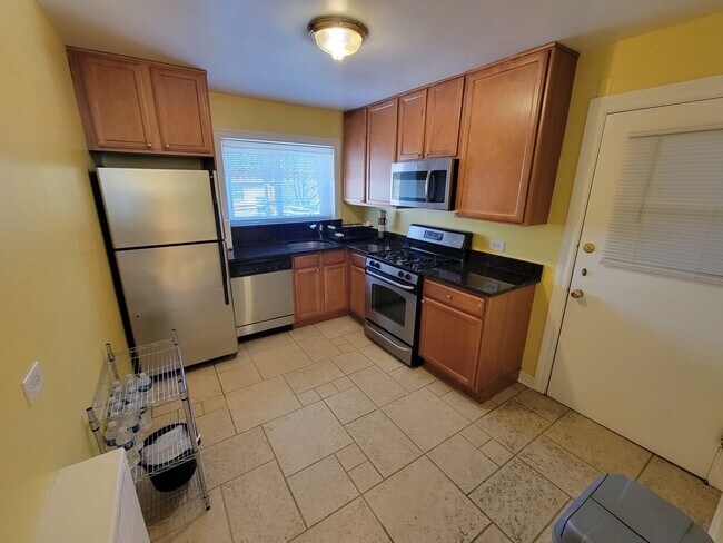 Building Photo - 2950 W Arthur Ave