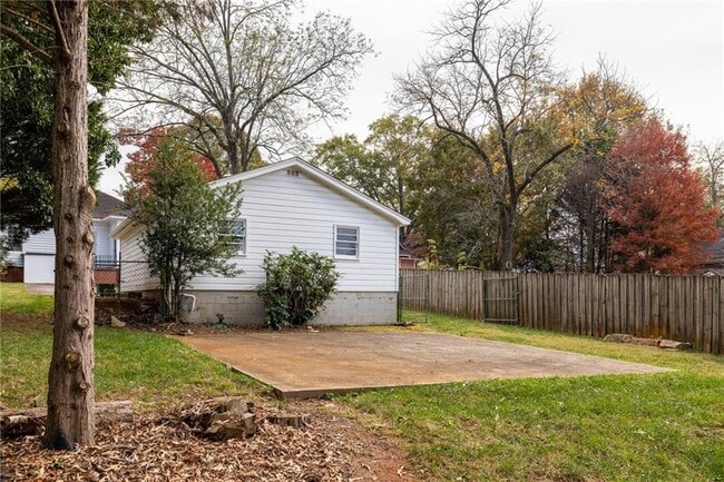 Building Photo - 5450 E Mountain St