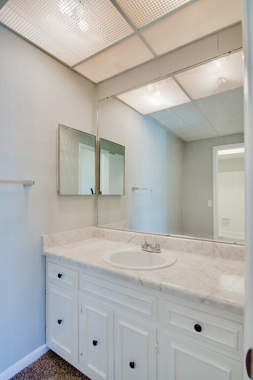 Building Photo - Amazing and spacious 3/2.5 Hermitage Townhouse with fireplace & patio!!! Pets ok!