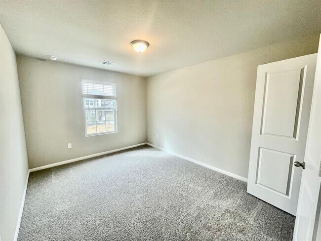 Building Photo - 6708 Covina Ln