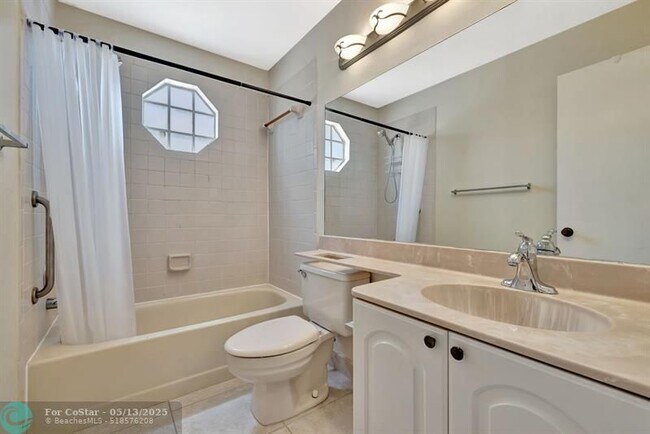 Building Photo - 6715 Via Regina