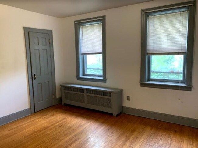 Building Photo - 102 Edgewood Ave