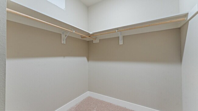 Building Photo - 1023 NE Hts Ln