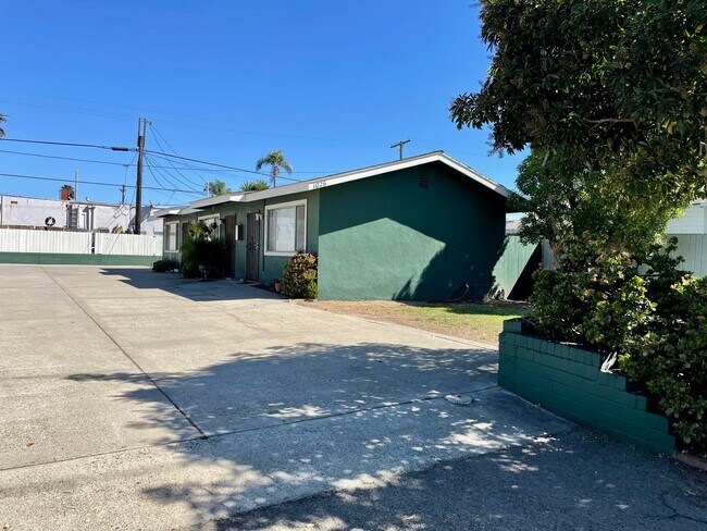 Building Photo - Remodeled Studio West of Coast Hwy!