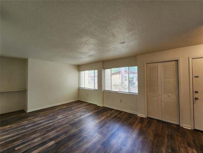 Building Photo - 300 NW 20th Ave