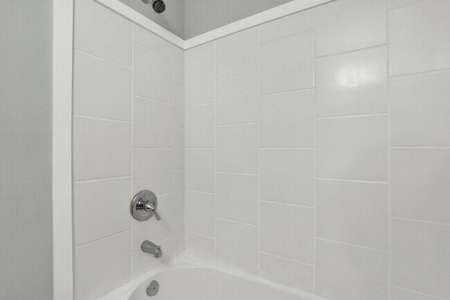 Building Photo - 2215