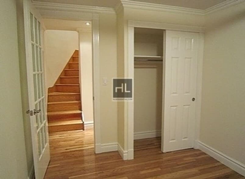 Building Photo - E 5TH ST.