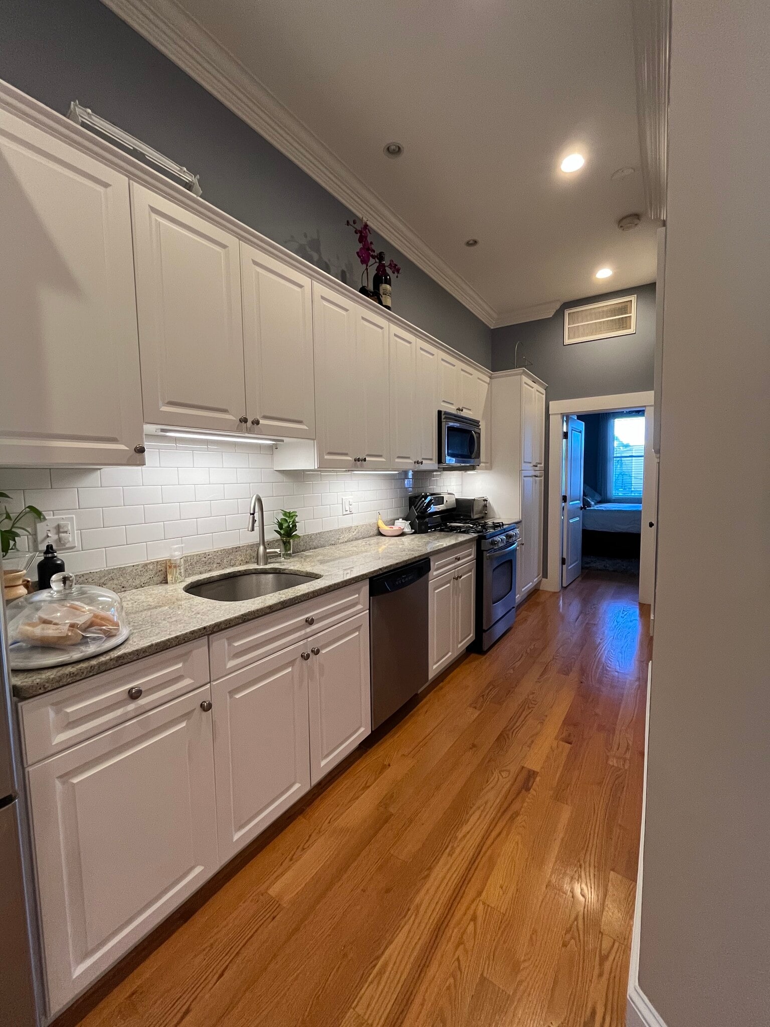 Kitchen - 237 W 5th St