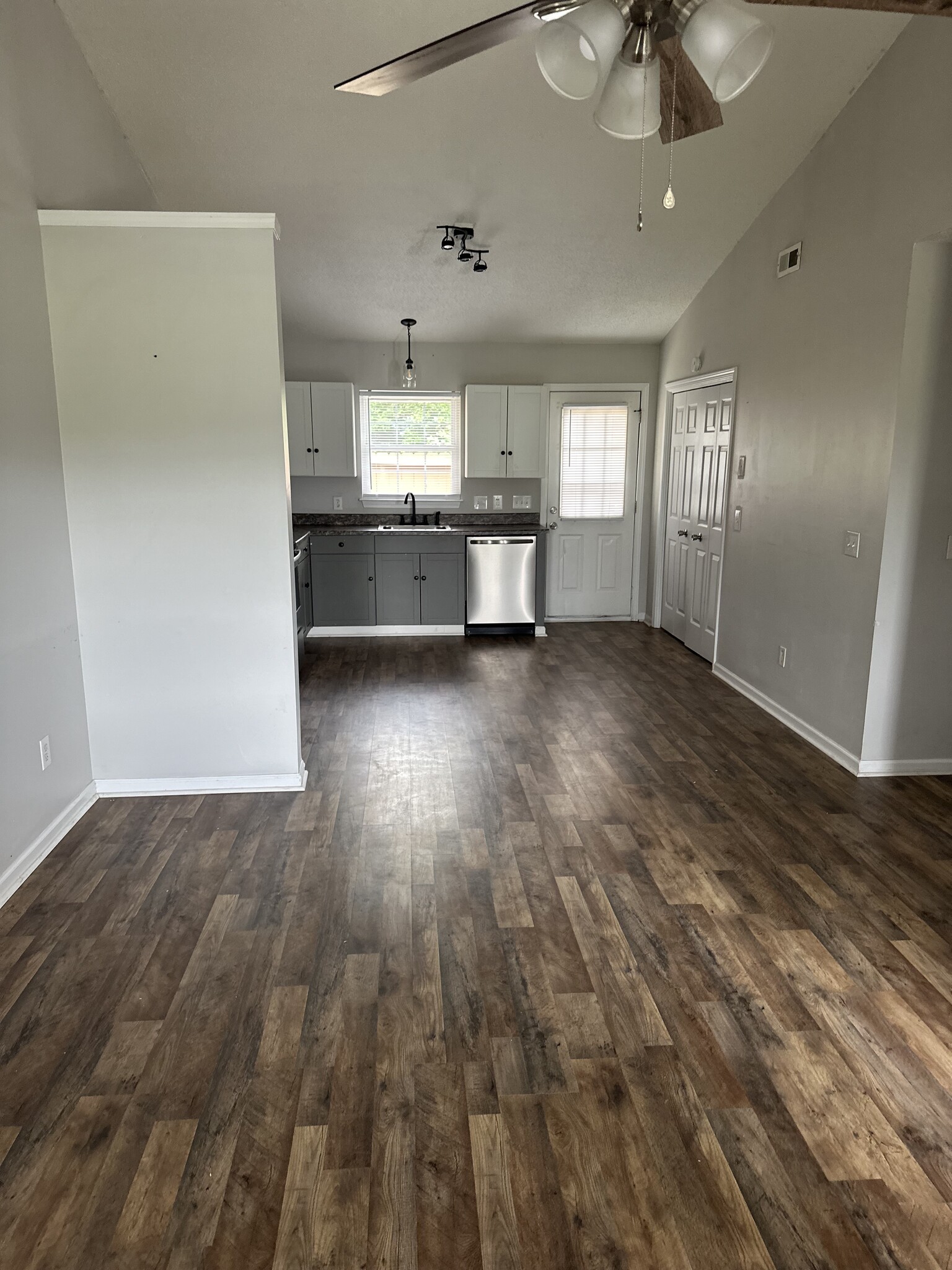 Building Photo - 4340 West Horne Ave