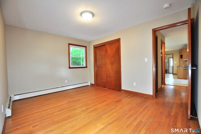 Building Photo - 84 Holcomb St