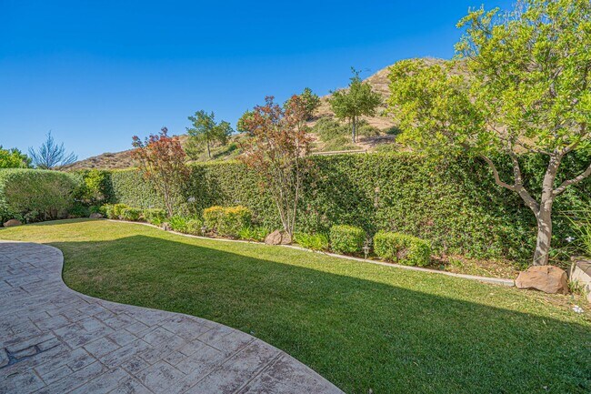 Building Photo - Beautiful 4-Bedroom Home with Solar and EV Charger in West Hills, Valencia!