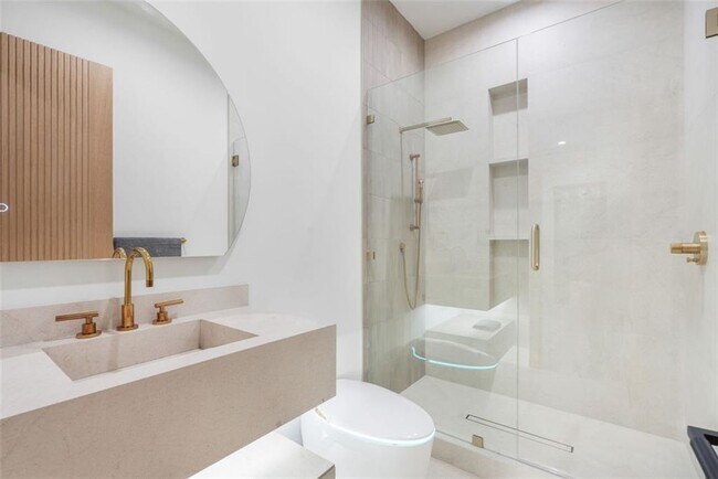 Building Photo - 1736 Cox Rd