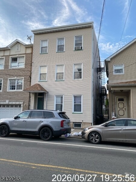 Building Photo - 217 Walnut St