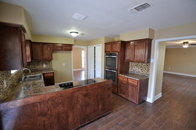 Building Photo - Newly Renovated 3 Bedroom Home in Sherwood...