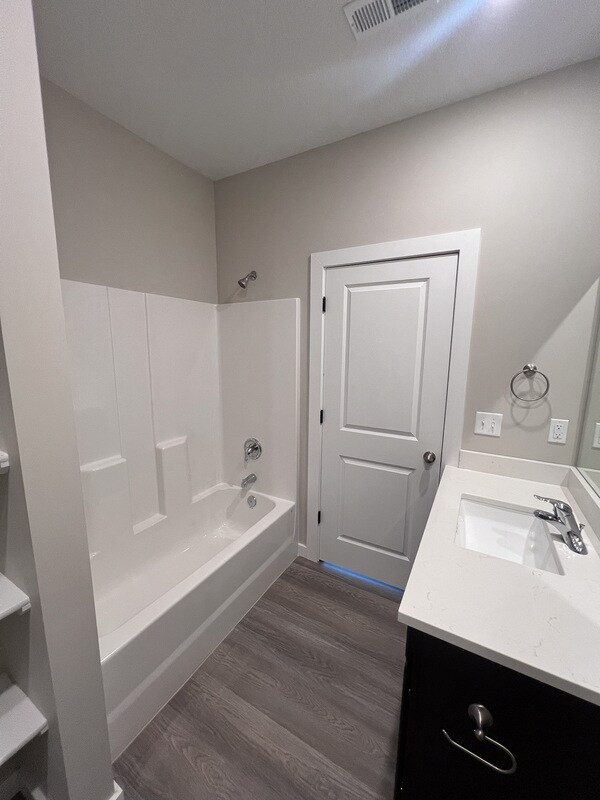 Building Photo - 5185 N Cypress St