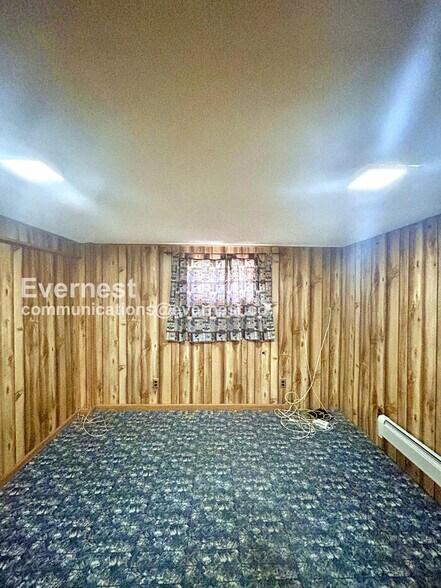 Building Photo - 2116 Oakwood Ln
