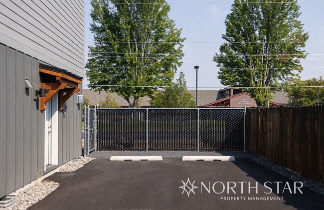 Building Photo - New, Bright & Spacious 3 bed/2.5 bath w/ Garage