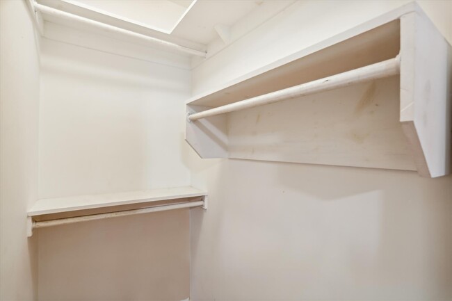 Walk-in Closet - 14 Mount Olivet Blvd