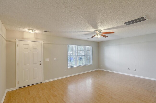 Building Photo - 8074 Shadow Oak Dr