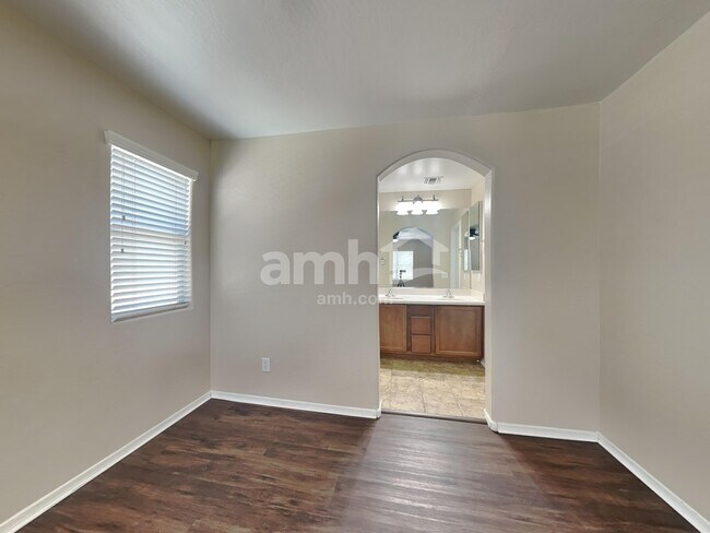 Building Photo - 14241 W Port Royale Ln