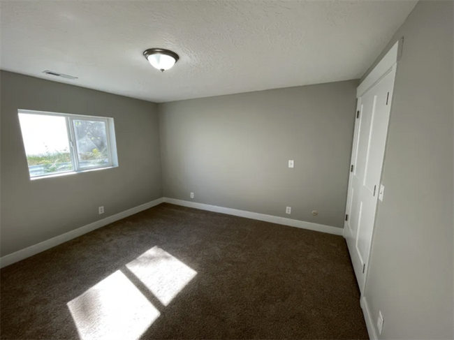 Building Photo - 945 S 900 W