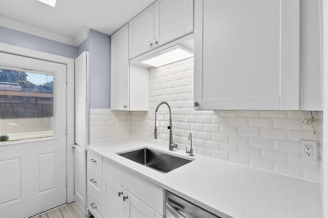 Building Photo - 3012 Mahanna Springs Dr