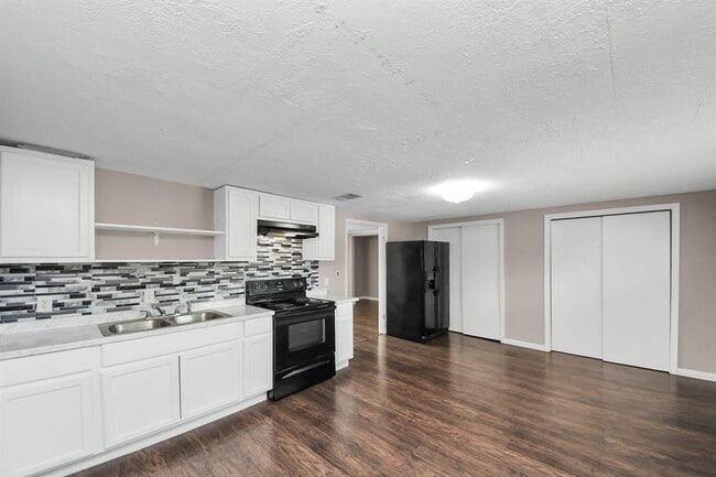 Building Photo - 5747 Turtle Creek Rd