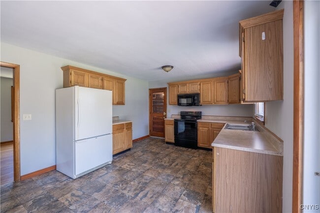 Building Photo - 8686 Maple Ln