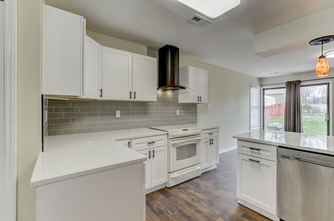 Building Photo - 5321 Reedham Ct