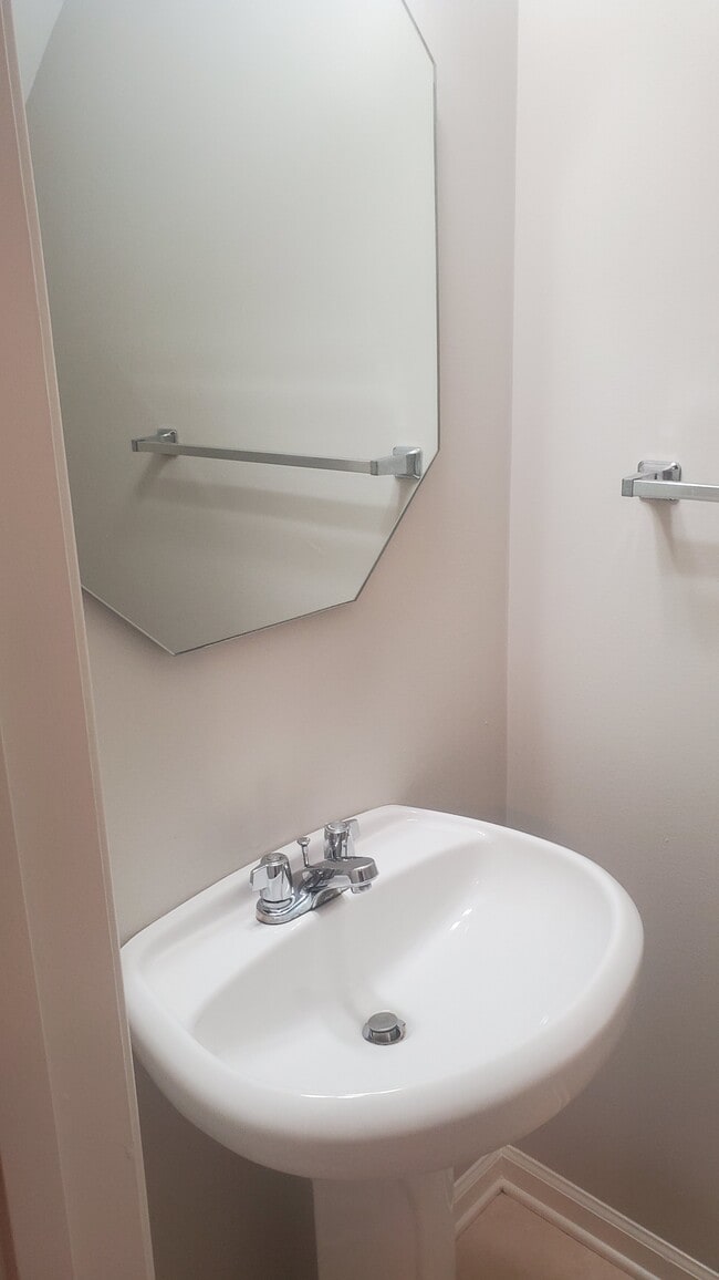 Building Photo - Hudson Property Group, LLC (1300)